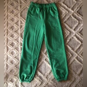 ALO Yoga Accolade sweatpants green, size S